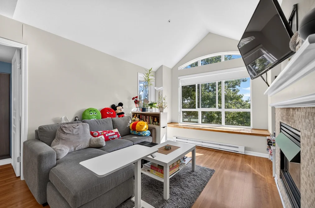 Condo for sale at 422 12639 No.2 Road Richmond British Columbia - MLS: R3159042