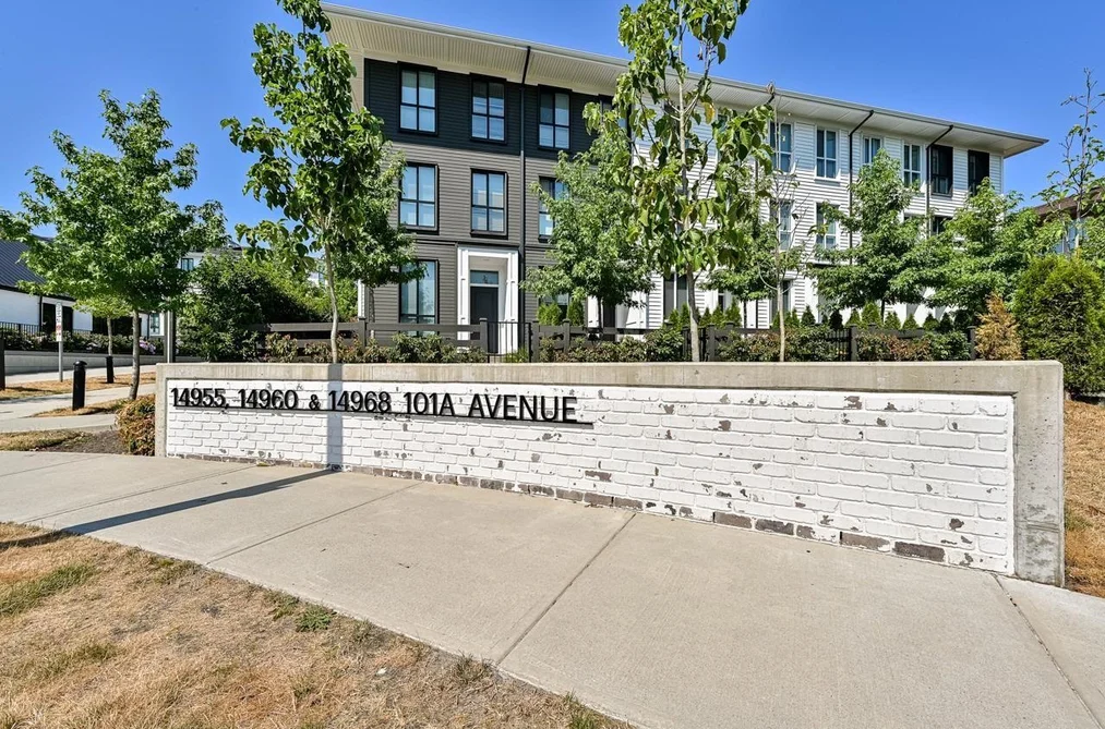 Condo for sale at 422 14968 101a Avenue Surrey British Columbia - MLS: R3157093