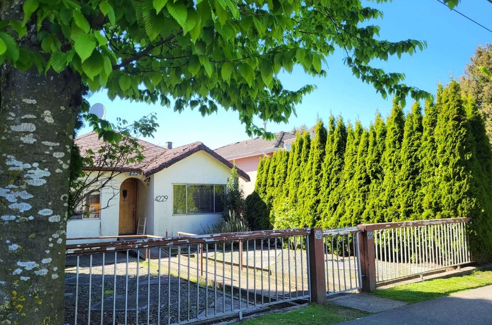 House for sale at 4229 Victoria Drive Vancouver British Columbia - MLS: R3113508
