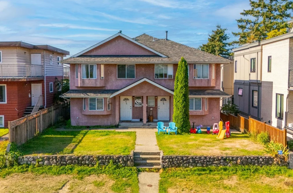 Duplex for sale at 423-425 E 2nd Street North Vancouver British Columbia - MLS: R3167973