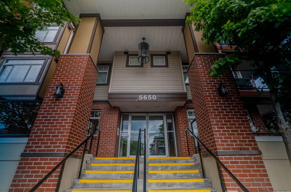 423 5650 201A STREET, Langley BC V3A 0B3, Langley BC — Residential for Sale - Photo 2