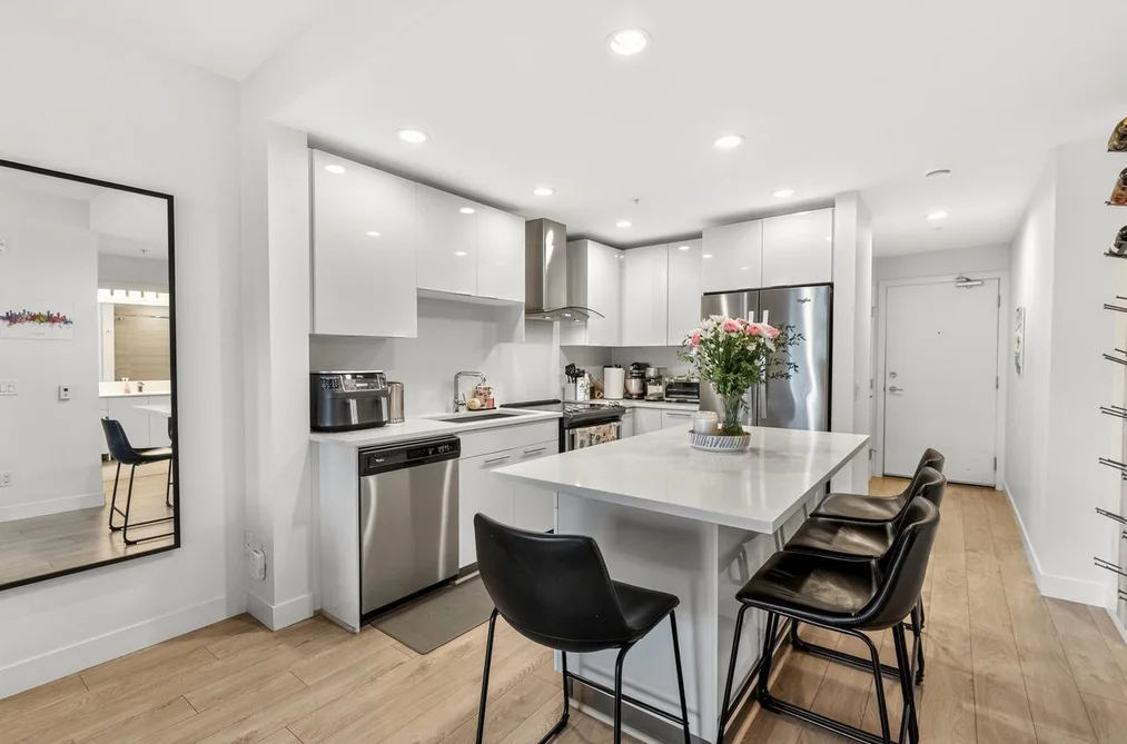 Condo for sale at 423 723 W 3rd Street North Vancouver British Columbia - MLS: R3157859