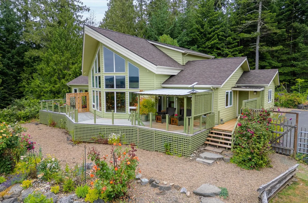 House for sale at 423 Felix Jack Road Mayne Island British Columbia - MLS: R3020256