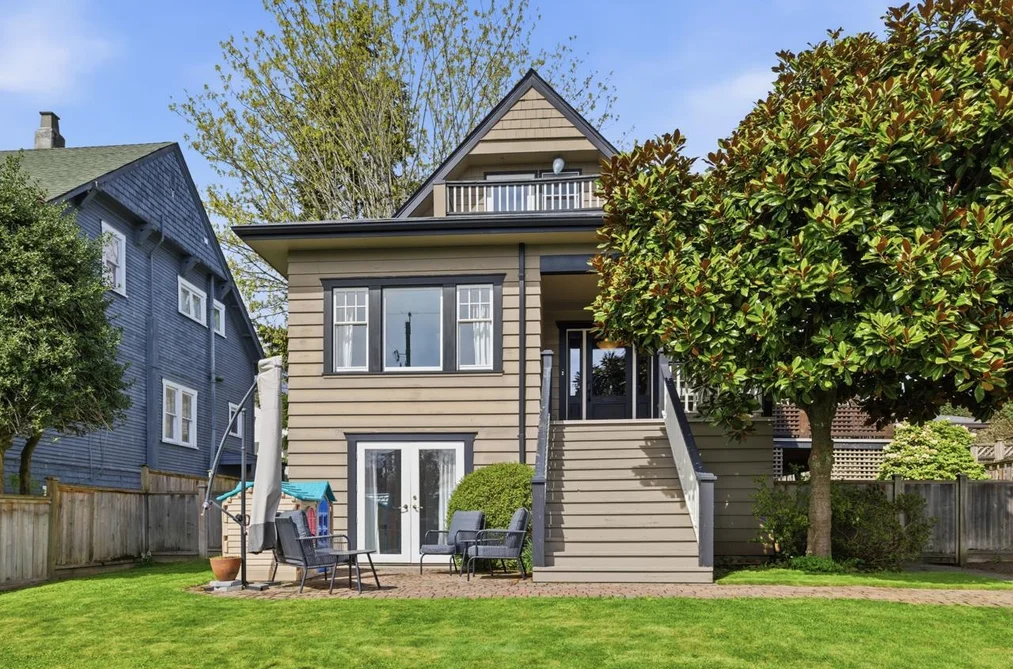 House for sale at 424 E Keith Road North Vancouver British Columbia - MLS: R3112376