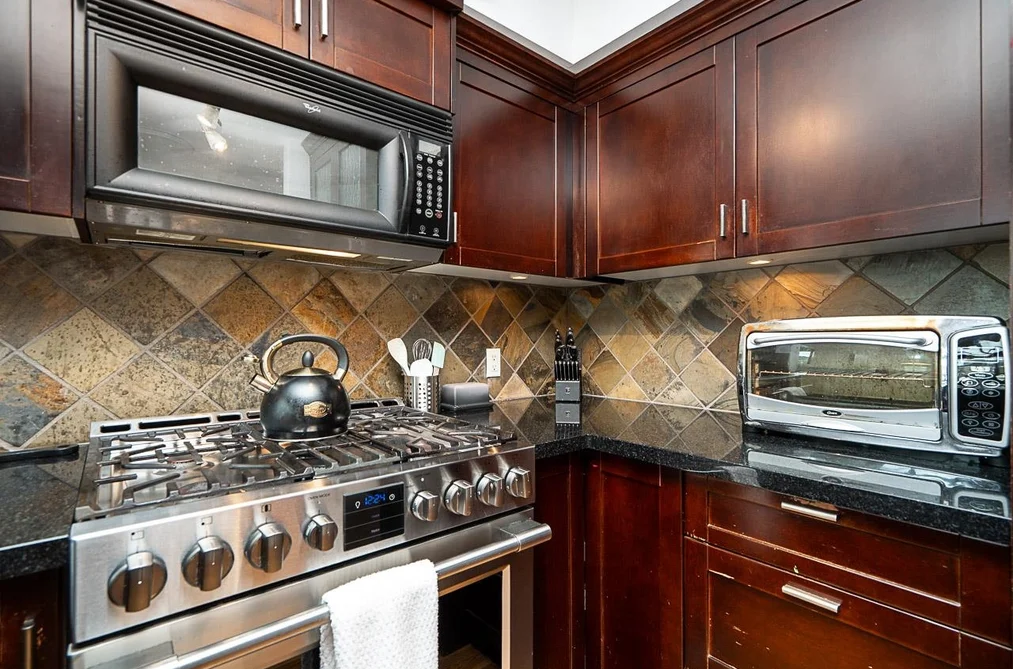 425 10 RENAISSANCE SQUARE, New Westminster BC V3M 7B1, New Westminster BC — Residential for Sale - Photo 5