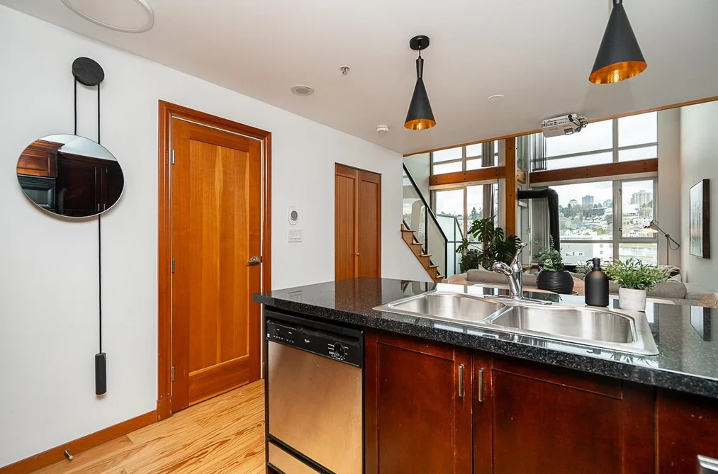 425 10 RENAISSANCE SQUARE, New Westminster BC V3M 7B1, New Westminster BC — Residential for Sale - Photo 6