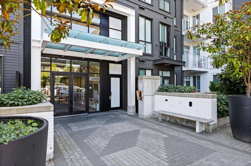 Condo for sale at 425 14968 101a Avenue Surrey British Columbia - MLS: R3121746