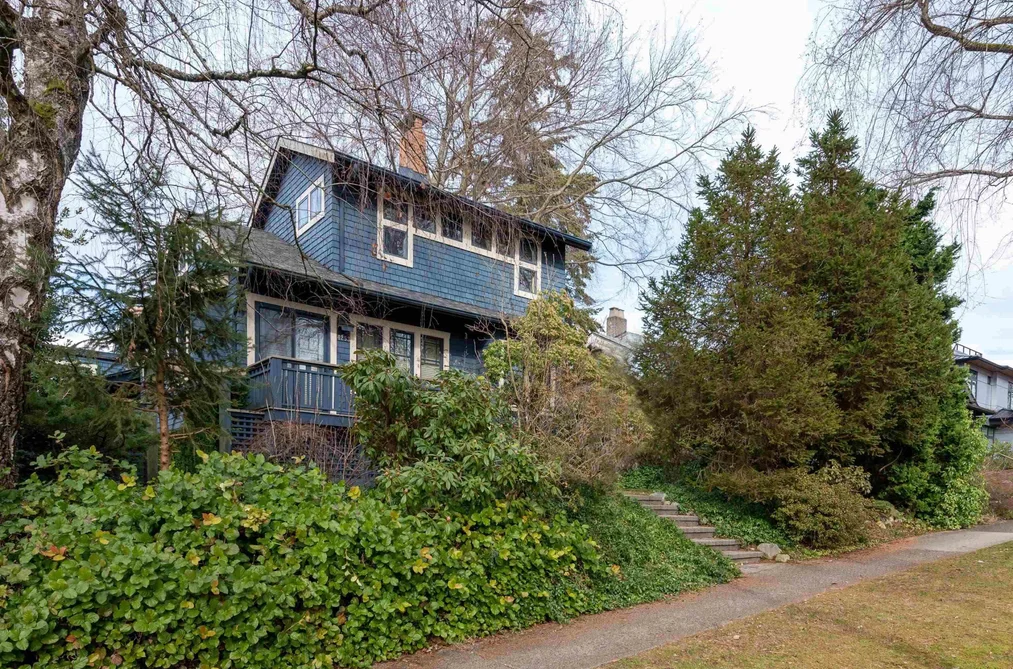 House for sale at 4253 W 13th Avenue Vancouver British Columbia - MLS: R2996100