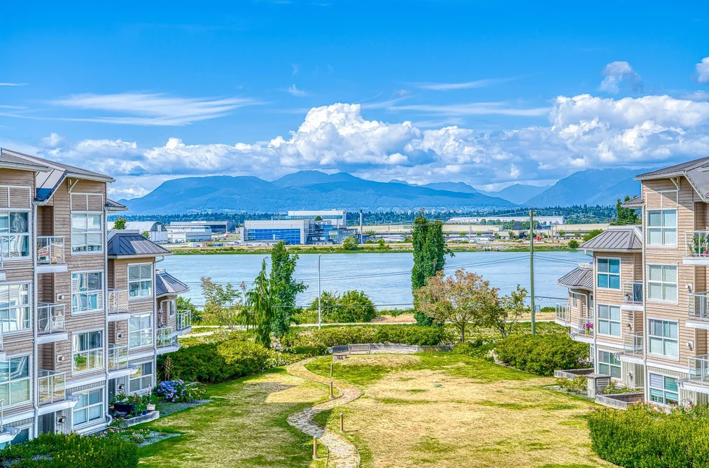 Condo for sale at 426 5880 Dover Crescent Richmond British Columbia - MLS: R3036941