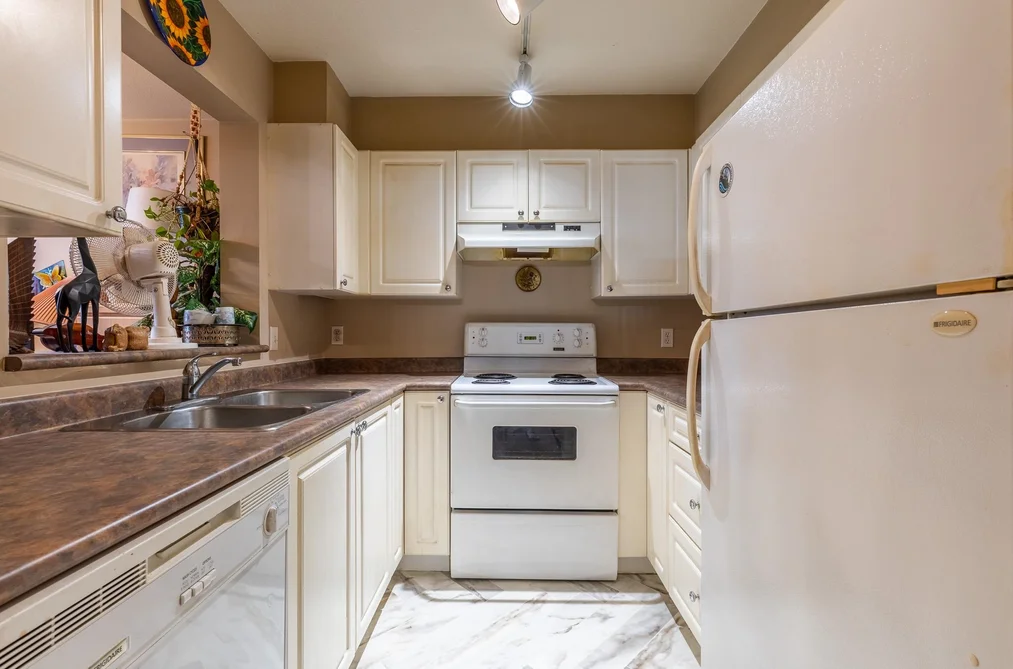 Condo for sale at 427 9979 140 Street Surrey British Columbia - MLS: R3129033