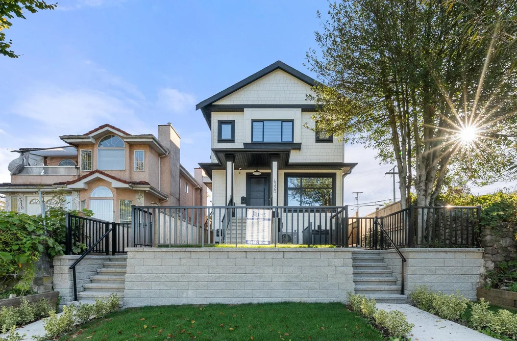 Half Duplex for sale at 4318 Nanaimo Street Vancouver British Columbia - MLS: R3118235