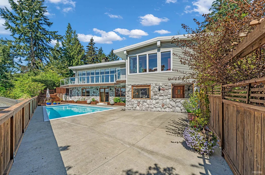 House for sale at 4323 Valencia Avenue North Vancouver British Columbia - MLS: R3157042