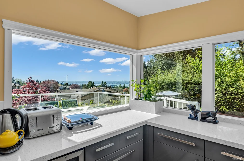 4323 VALENCIA AVENUE, North Vancouver BC V7N 4A7, North Vancouver BC — Residential for Sale - Photo 6
