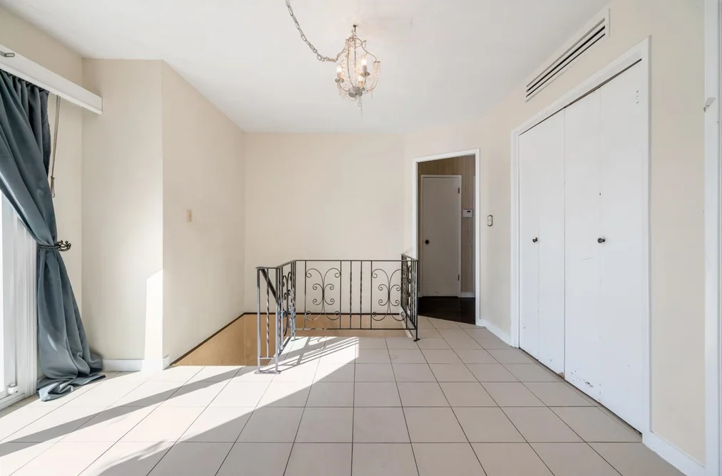 4325 Mahon Avenue, Burnaby, BC - House for Sale - Photo 13 of 33 4325 Mahon Avenue, Burnaby, BC - House for Sale - Photo 13 of 33