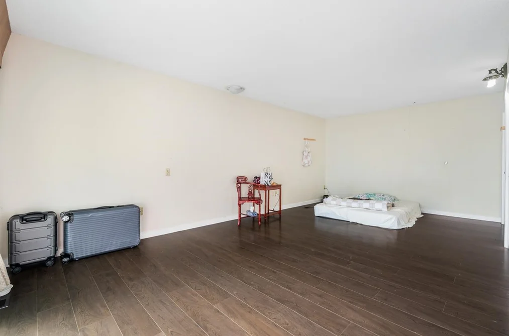 4325 Mahon Avenue, Burnaby, BC - House for Sale - Photo 19 of 33 4325 Mahon Avenue, Burnaby, BC - House for Sale - Photo 19 of 33