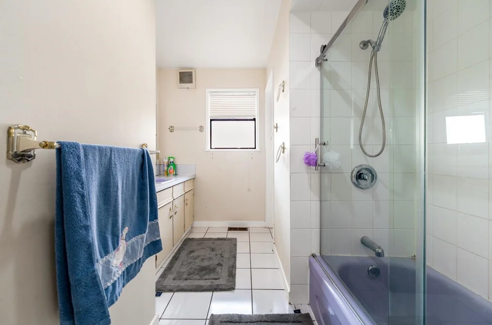4325 Mahon Avenue, Burnaby, BC - House for Sale - Photo 25 of 33 4325 Mahon Avenue, Burnaby, BC - House for Sale - Photo 25 of 33