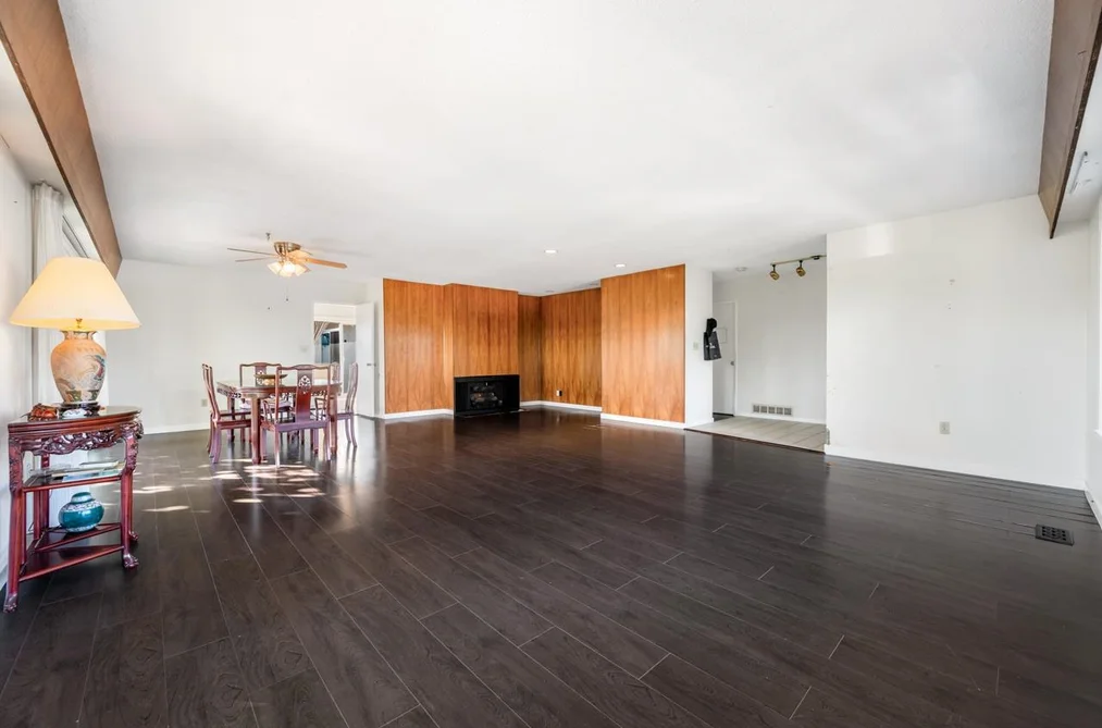 4325 Mahon Avenue, Burnaby, BC - House for Sale - Photo 8 of 33 4325 Mahon Avenue, Burnaby, BC - House for Sale - Photo 8 of 33