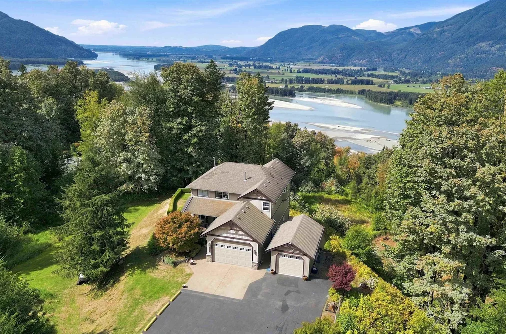 House for sale at 43251 Salmonberry Drive Chilliwack British Columbia - MLS: R3161419
