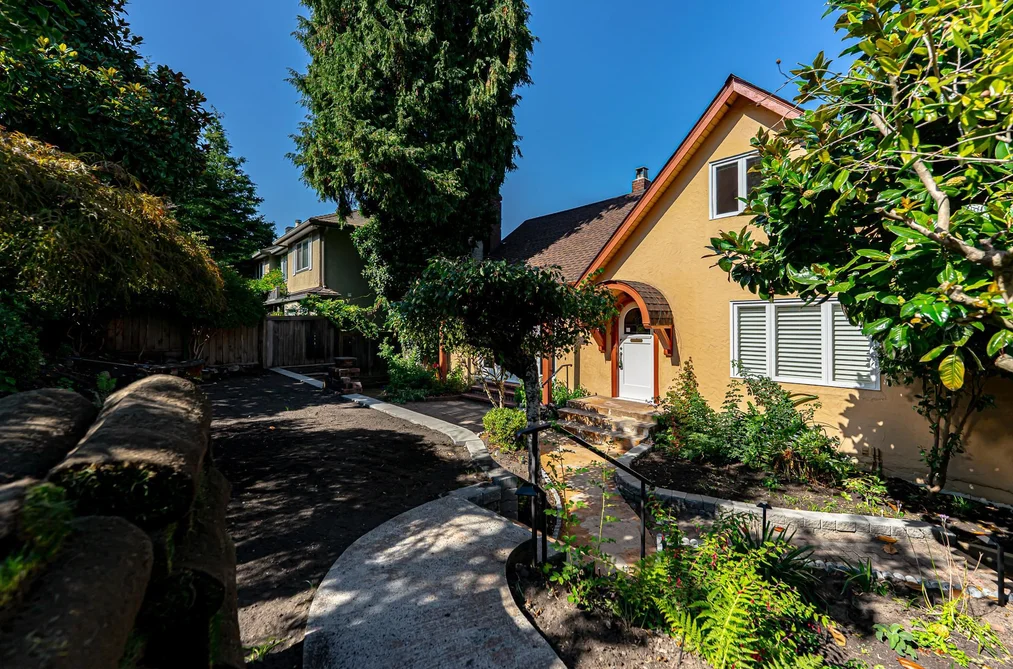4327 LOCARNO CRESCENT, Vancouver BC V6R 1G2, Vancouver BC — Residential for Sale — Photo 2 of 17