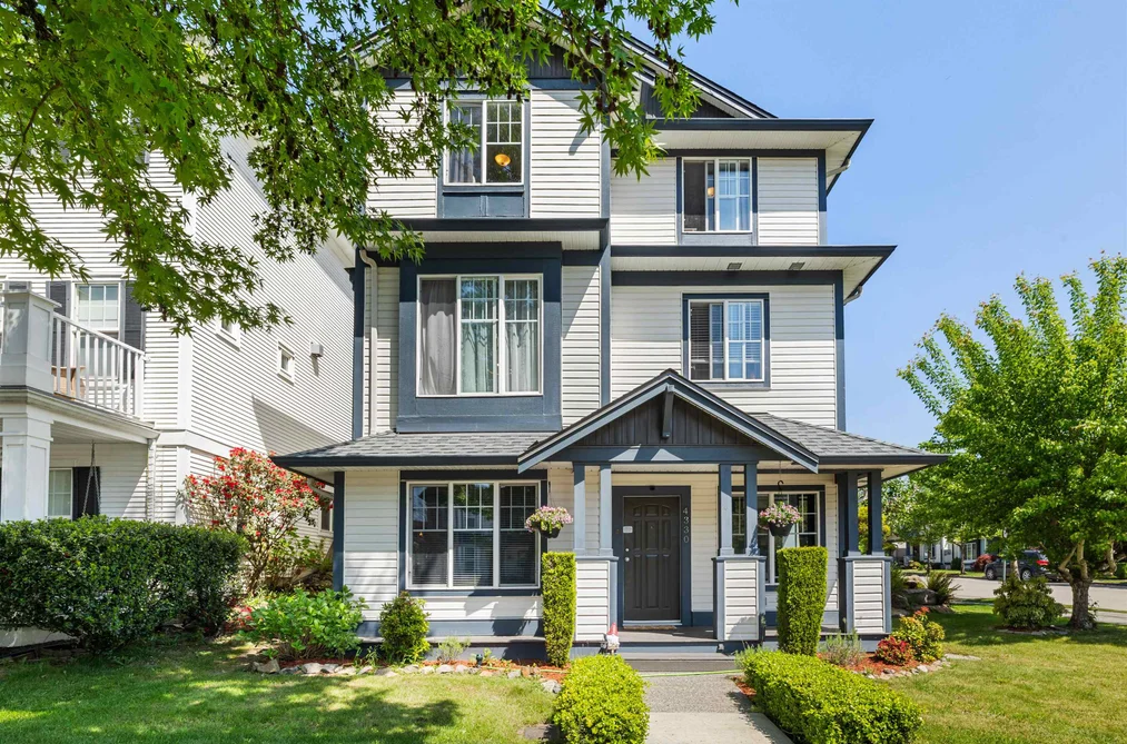 4330 BILL REID TERRACE, Abbotsford BC V3G 3C2, Abbotsford BC — Residential for Sale - Photo 2