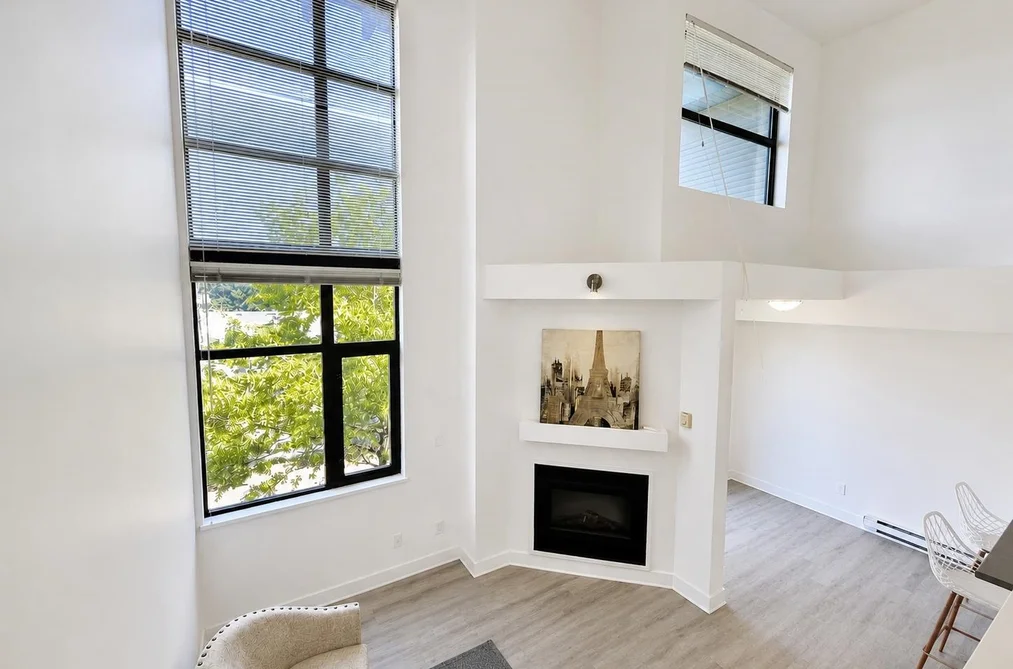 Condo for sale at 434 10838 City Parkway Surrey British Columbia - MLS: R3130095
