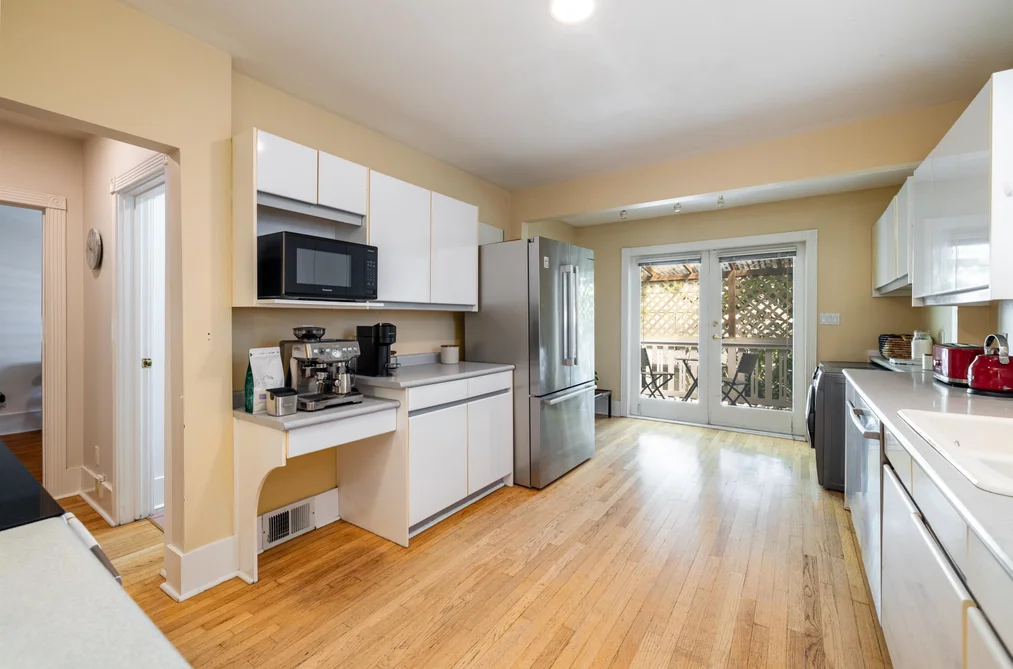 4343 W 11th Avenue, Vancouver, BC - House for Sale - Photo 10 of 38 4343 W 11th Avenue, Vancouver, BC - House for Sale - Photo 10 of 38