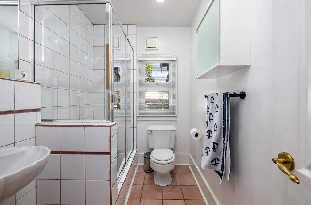 4343 W 11th Avenue, Vancouver, BC - House for Sale - Photo 16 of 38 4343 W 11th Avenue, Vancouver, BC - House for Sale - Photo 16 of 38