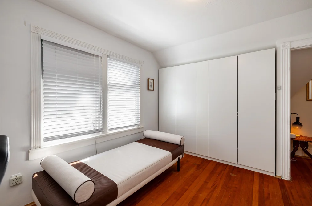 4343 W 11th Avenue, Vancouver, BC - House for Sale - Photo 19 of 38 4343 W 11th Avenue, Vancouver, BC - House for Sale - Photo 19 of 38