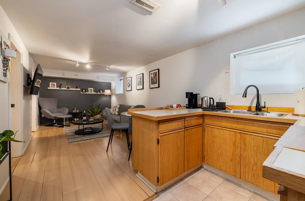 4343 W 11th Avenue, Vancouver, BC - House for Sale - Photo 21 of 38 4343 W 11th Avenue, Vancouver, BC - House for Sale - Photo 21 of 38