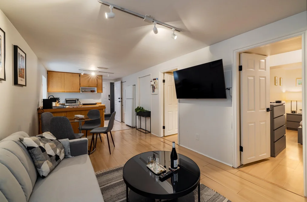 4343 W 11th Avenue, Vancouver, BC - House for Sale - Photo 24 of 38 4343 W 11th Avenue, Vancouver, BC - House for Sale - Photo 24 of 38