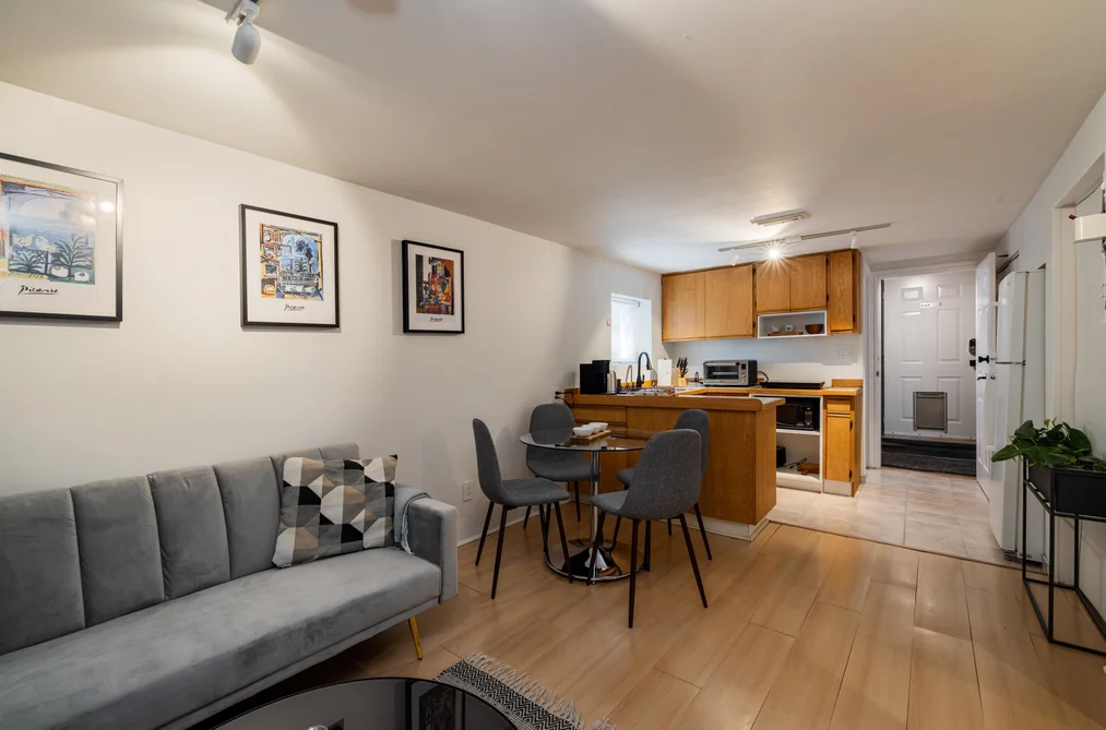 4343 W 11th Avenue, Vancouver, BC - House for Sale - Photo 25 of 38 4343 W 11th Avenue, Vancouver, BC - House for Sale - Photo 25 of 38