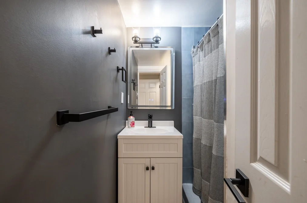4343 W 11th Avenue, Vancouver, BC - House for Sale - Photo 32 of 38 4343 W 11th Avenue, Vancouver, BC - House for Sale - Photo 32 of 38