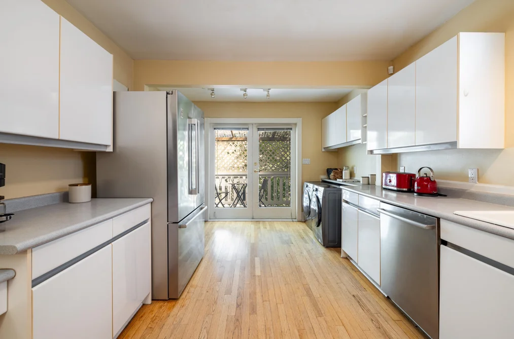 4343 W 11th Avenue, Vancouver, BC - House for Sale - Photo 8 of 38 4343 W 11th Avenue, Vancouver, BC - House for Sale - Photo 8 of 38