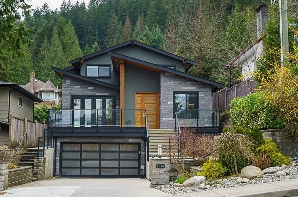 House for sale at 4365 Mountain Highway North Vancouver British Columbia - MLS: R3119156