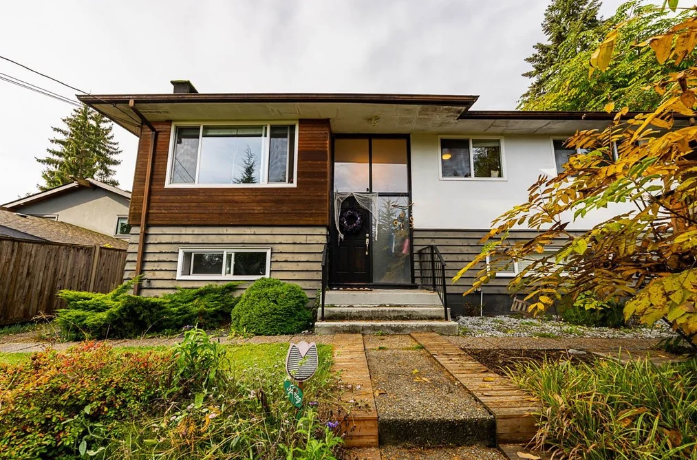 House for sale at 4377 Mountain Highway North Vancouver British Columbia - MLS: R3118822