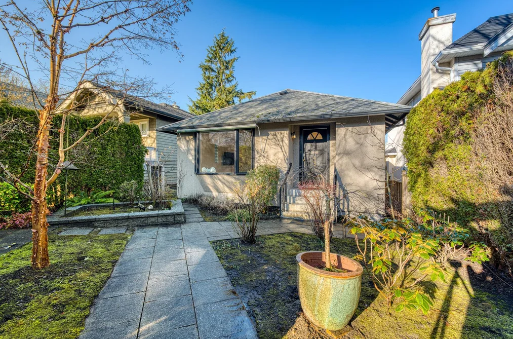 House for sale at 4377 W 12th Avenue Vancouver British Columbia - MLS: R3111999