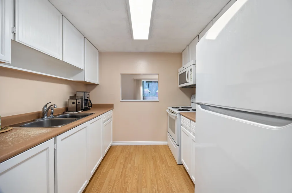 4384 GARDEN GROVE DRIVE, Burnaby BC V5G 4G6, Burnaby BC — Residential for Sale — Photo 11 of 40