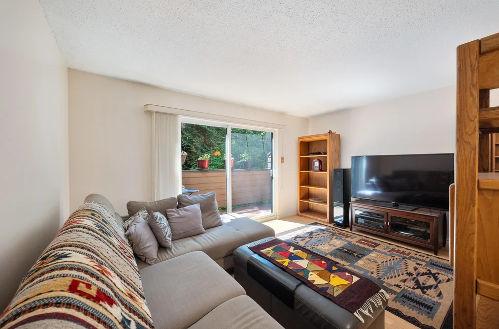 4384 GARDEN GROVE DRIVE, Burnaby BC V5G 4G6, Burnaby BC — Residential for Sale — Photo 3 of 40