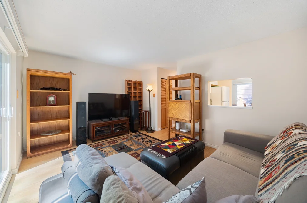 4384 GARDEN GROVE DRIVE, Burnaby BC V5G 4G6, Burnaby BC — Residential for Sale — Photo 4 of 40