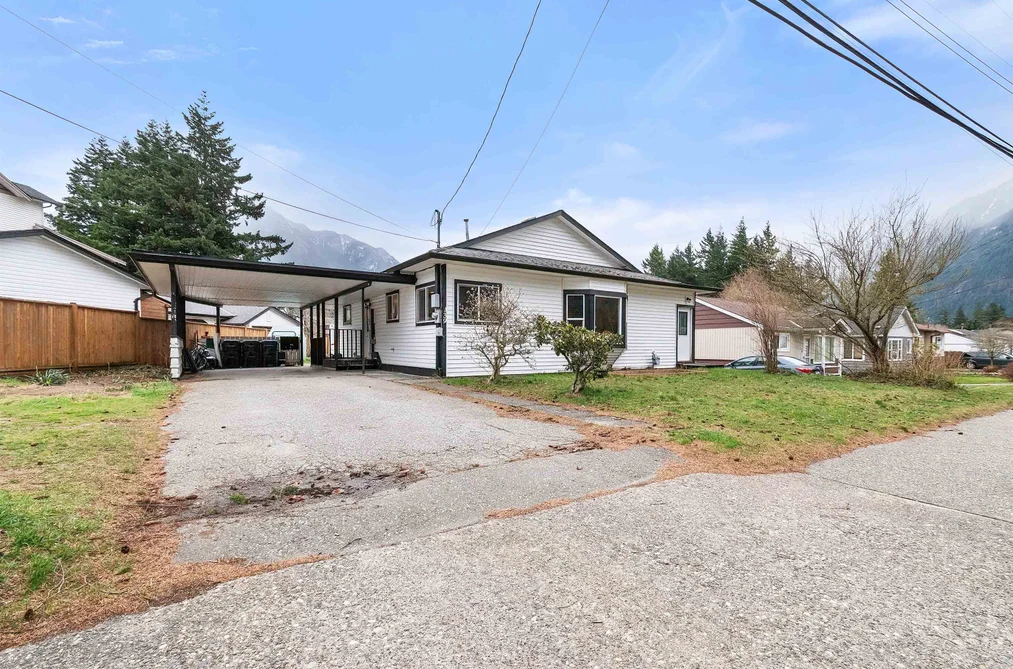 439 5TH AVENUE, Hope BC V0X 1L0, Hope BC — Residential for Sale - Photo 2