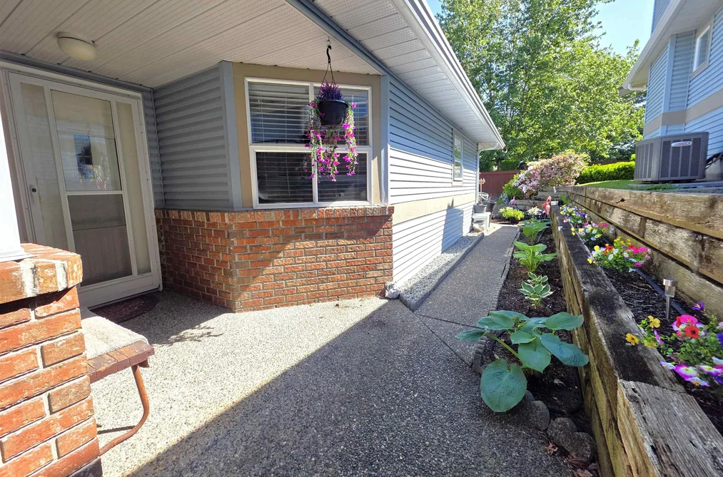 44 8889 212 STREET, Langley BC V1M 2E8, Langley BC — Residential for Sale - Photo 2