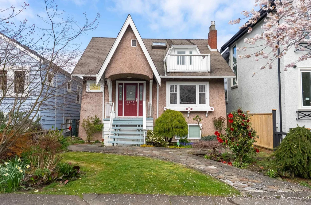 House for sale at 4405 W 9th Avenue Vancouver British Columbia - MLS: R3107498