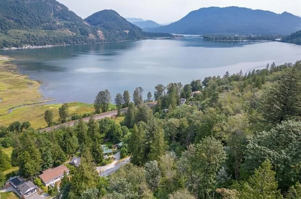 44296 Bayview Rd Road, Mission, BC - Property for Sale - Photo 8 of 10 44296 Bayview Rd Road, Mission, BC - Property for Sale - Photo 8 of 10