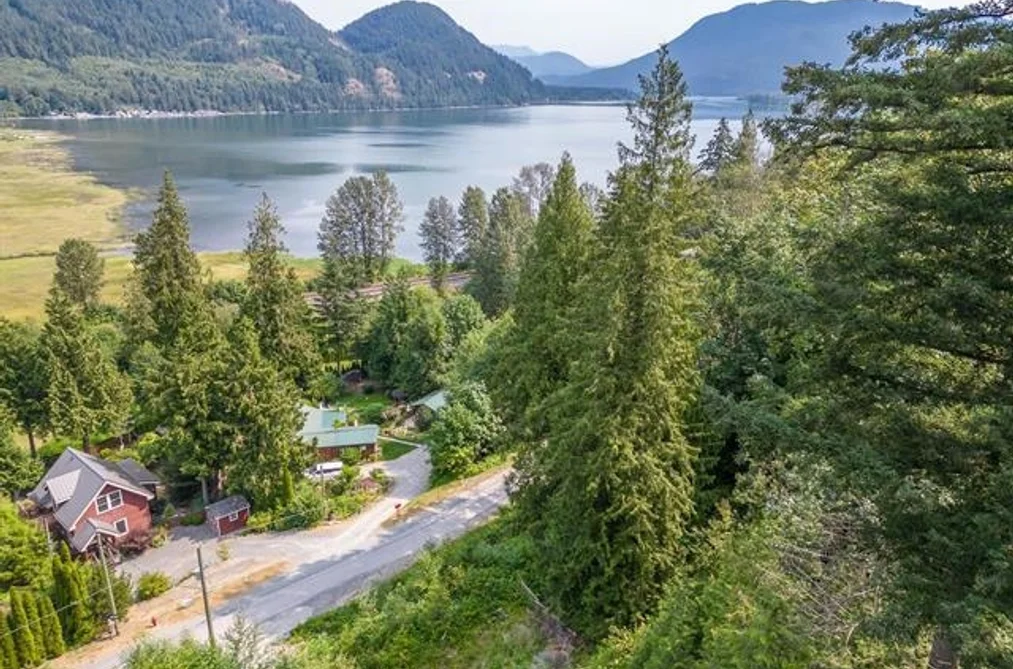 44296 Bayview Rd Road, Mission, BC - Property for Sale - Photo 9 of 10 44296 Bayview Rd Road, Mission, BC - Property for Sale - Photo 9 of 10