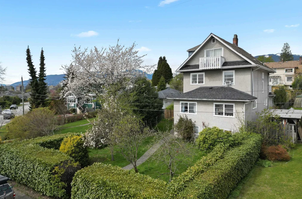House for sale at 444 E 6th Street North Vancouver British Columbia - MLS: R3097554