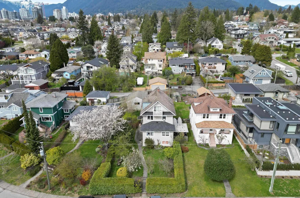 444 E 6TH STREET, North Vancouver BC V7L 1P9, North Vancouver BC — Residential for Sale - Photo 4