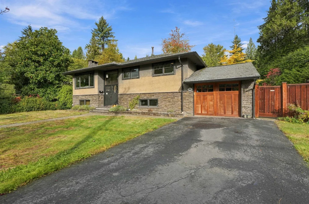 444 Evergreen Place, North Vancouver, BC - MLS: R3179589 - Photo 3 444 Evergreen Place, North Vancouver, BC - MLS: R3179589 - Photo 3