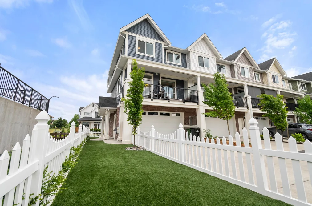 Row House (Non-Strata) for sale at 44529 Freshwater Drive Chilliwack British Columbia - MLS: R3126870