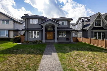 449 E 16th St, North Vancouver, BC - MLS: R3169537