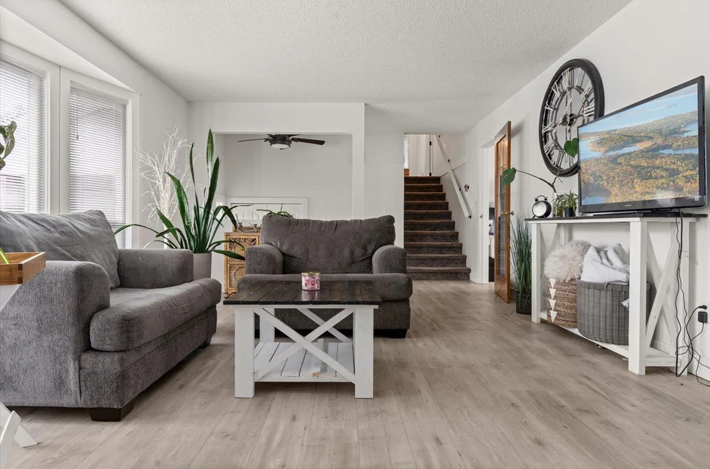 44983 CUMBERLAND AVENUE, Chilliwack BC V2R 3C2, Chilliwack BC — Residential for Sale - Photo 2